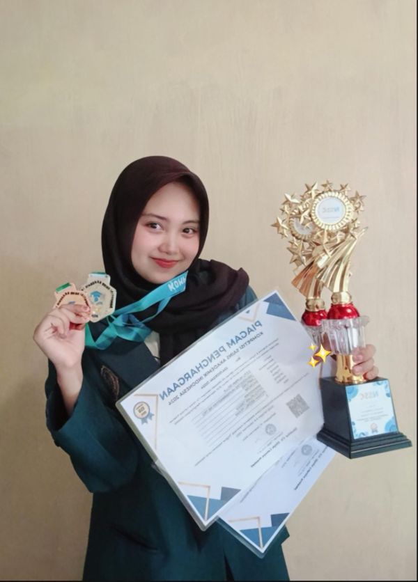 Mahasiswa FEB Prodi S1 Manajemen Raih Dua Medali di Kompetisi Sains Akademik Indonesia 2024