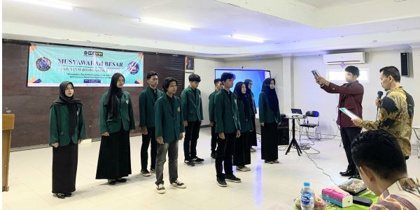 Unit Kegiatan Mahasiswa Himpunan Mahasiswa Kewirausahaan (HIMARA) FEB UM Metro Resmi di Lantik
