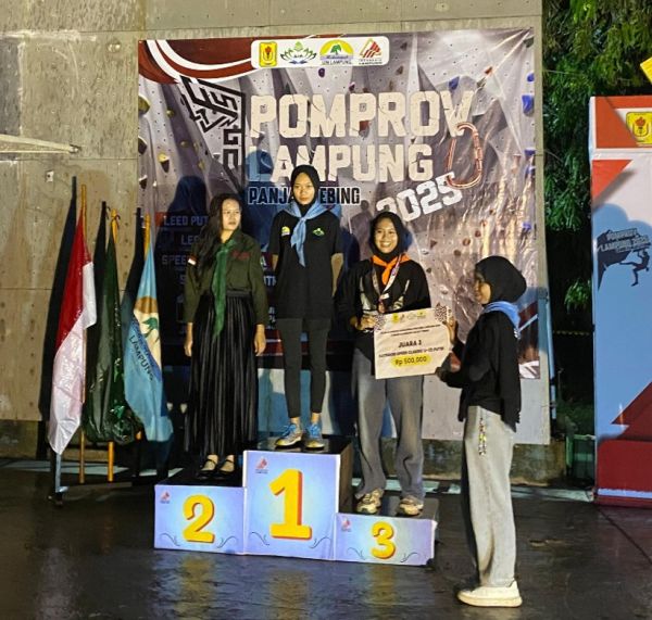 Mahasiswa D3 Akuntansi FEB UM Metro Raih Juara 3 Panjat Tebing POMPROV 2025