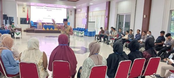 Ketua PWM Lampung Prof. Dr. Sudarman, M.Ag. sampaikan Materi pada Baitul Arqom Dosen dan Karyawan UM Metro