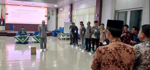 Pleno PWM Lampung Ust. Rohmat Santosa Sampaikan Materi Peran Tauhid dalam Kehidupan pada Baitul Arqom Dosen dan Karyawan UM Metro