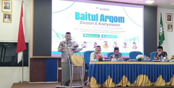 Sekretaris PWM Lampung Drs. Ma’ruf Abidin, M.Si. Tekankan Pentingnya Bekerja di Amal Usaha sesuai PHIWM pada Baitul Arqom UM Metro