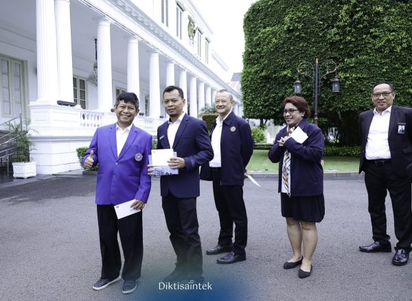 Rektor dan Dekan FEB UM Metro Hadiri Pertemuan Presiden RI Bersama Pimpinan Perguruan Tinggi di Istana Negara